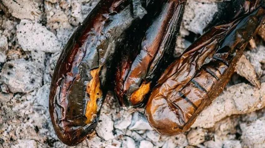 Kışlık patlıcanı saklamak için meğer 1 tutam atmak gerekiyormuş! En taze haliyle kış boyu kalıyor