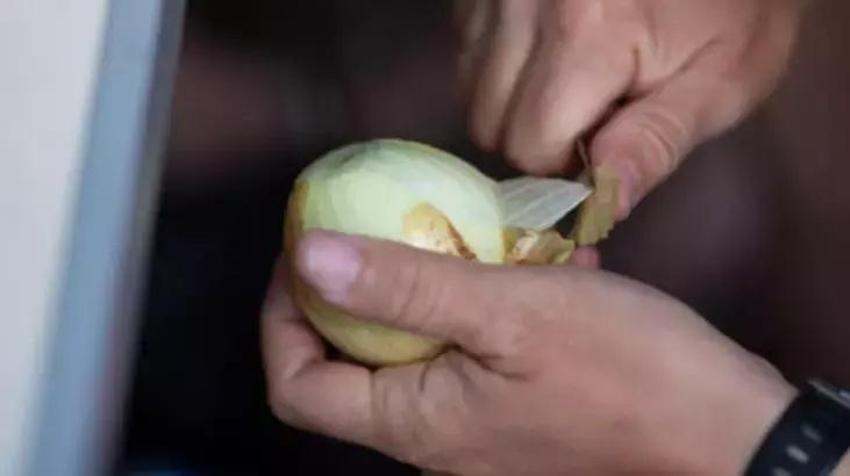 Kokusuna kulak asmayın! Hızlıca kestiği boyun ağrısına ek enfeksiyonu söküyor! Dilimleyip boynunuza asın!