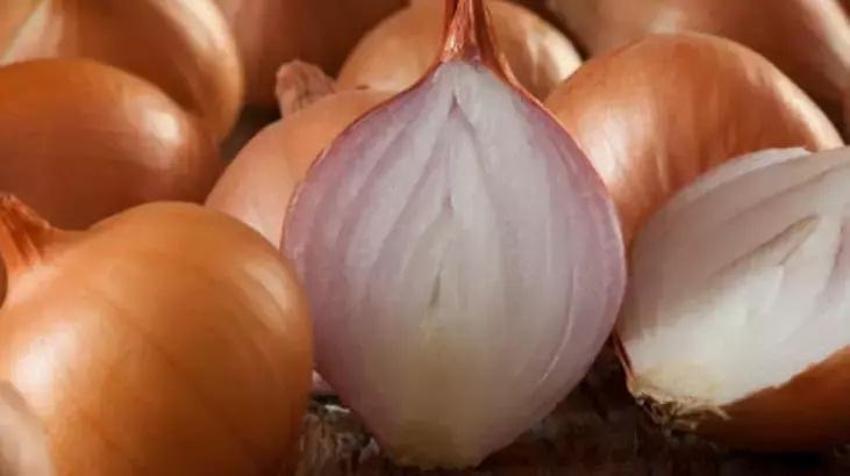 Kokusuna kulak asmayın! Hızlıca kestiği boyun ağrısına ek enfeksiyonu söküyor! Dilimleyip boynunuza asın!