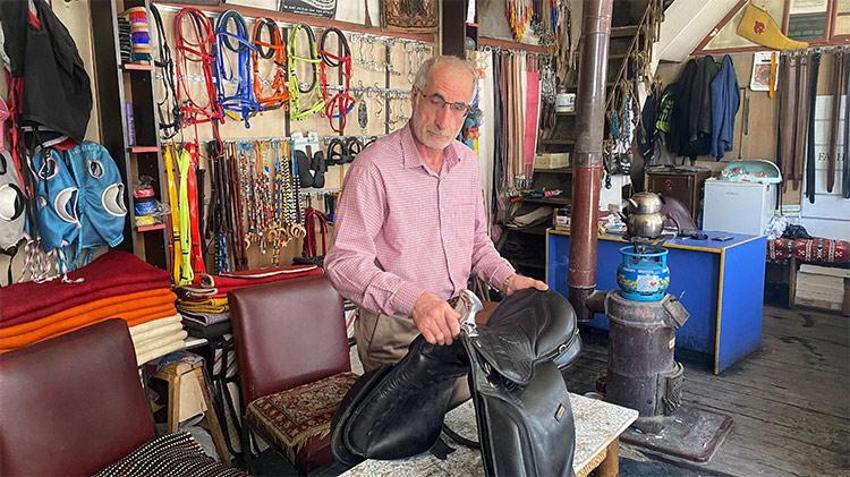 Erzurum'da yok olmaya yüz tutmuş mesleklerden birini yapıyor! 'Çırak bulmak imkansız hale geldi'