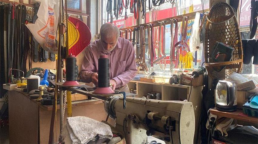 Erzurum'da yok olmaya yüz tutmuş mesleklerden birini yapıyor! 'Çırak bulmak imkansız hale geldi'