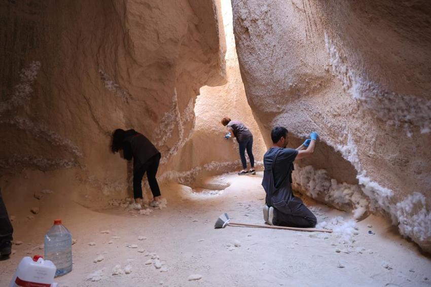 Nevşehir'de skandal olay: Reklam çekiminde peribacalarına elyaf yapıştırıldı! 2 kişi hakkında işlem başlatıldı