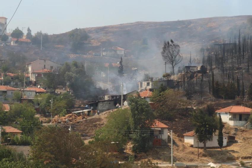Bolu'da orman yangını sürüyor: İzmir'de başlayan yangın yerleşim yerlerine sıçradı! Yollar kapatıldı