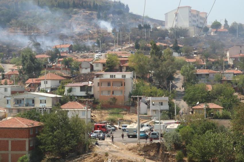 Bolu'da orman yangını sürüyor: İzmir'de başlayan yangın yerleşim yerlerine sıçradı! Yollar kapatıldı