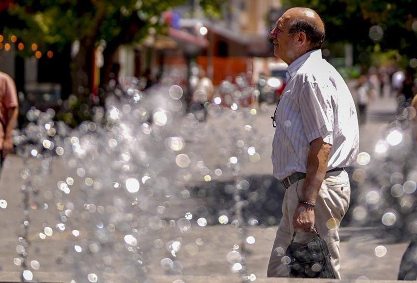Bunaltıcı ve rekor sıcaklıklardan sonra Meteoroloji'den sağanak yağış ve kuvvetli rüzgar uyarısı geldi!