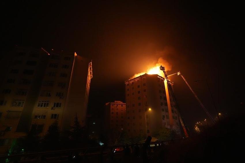Bolu'da orman yangını sürüyor: İzmir'de başlayan yangın yerleşim yerlerine sıçradı! Yollar kapatıldı