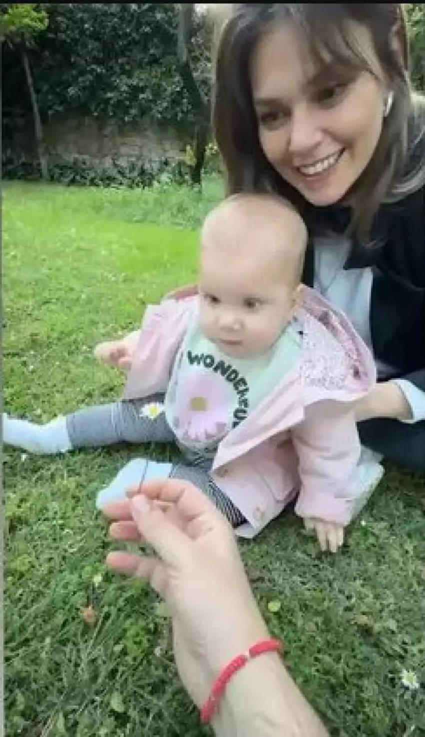 Aslı Enver kızı Elay’ın ilk adımlarını paylaştı! ‘Yürümek de uçmak gibi bir şey’