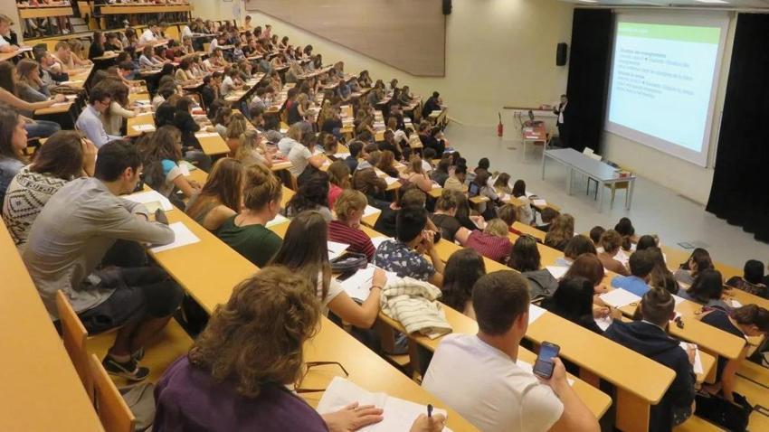 Özel ve devlet üniversitelerindeki puan farkı adeta uçuruma dönüştü! Arada 195 puan fark var, Hepsi aynı diploma sahibi olacak
