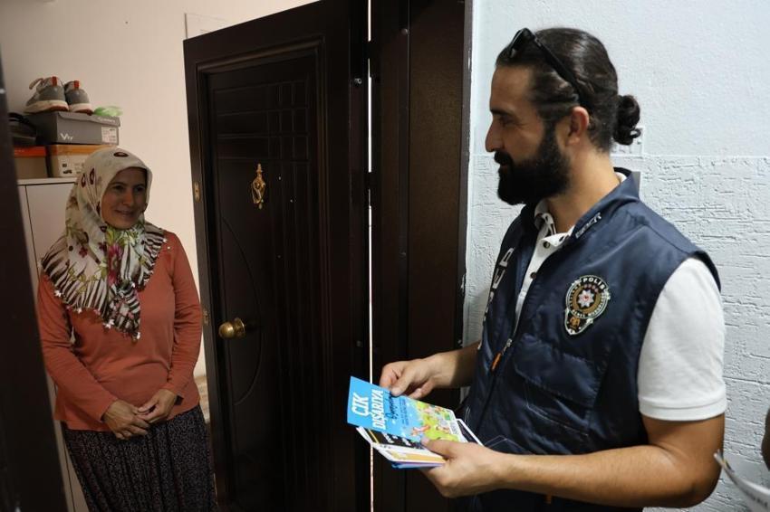 Adana'da dijital oyun bağımlılığına karşı farkındalık seferberliği! Kapı kapı dolaşıldı