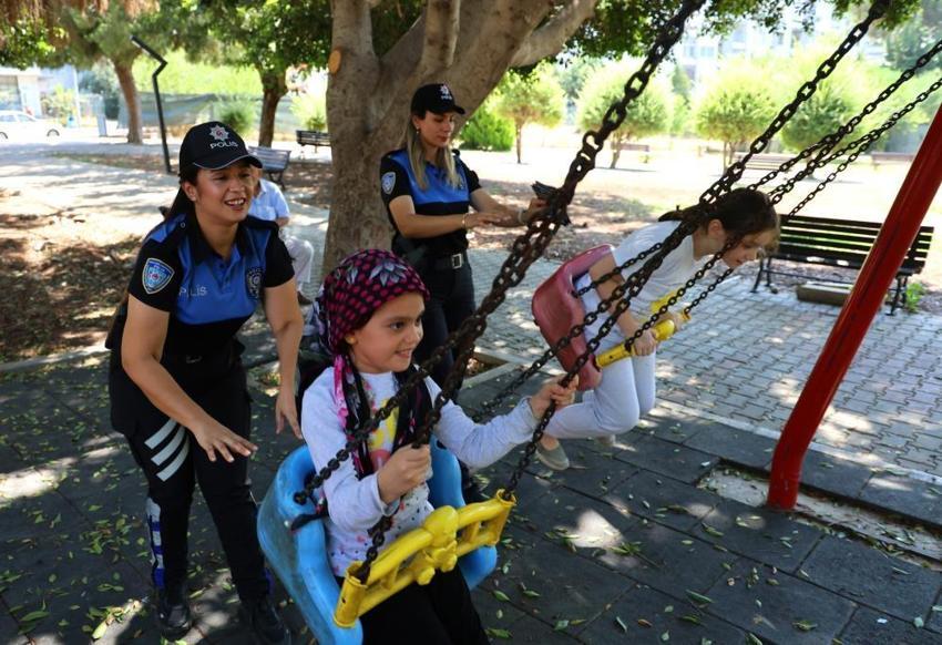 Adana'da dijital oyun bağımlılığına karşı farkındalık seferberliği! Kapı kapı dolaşıldı