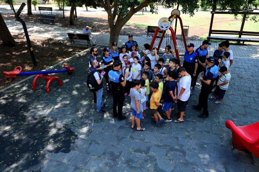 Adana'da dijital oyun bağımlılığına karşı farkındalık seferberliği! Kapı kapı dolaşıldı