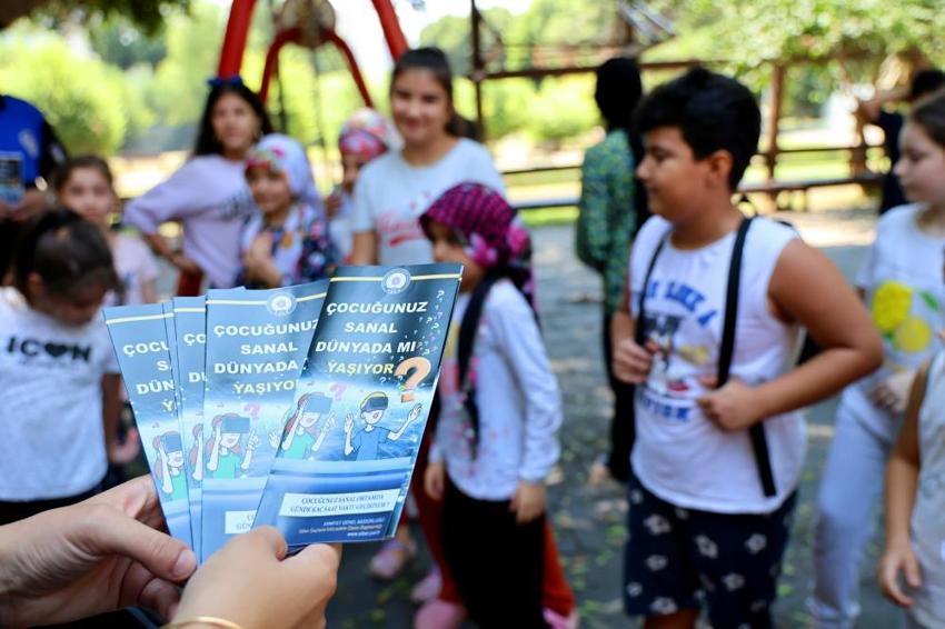 Adana'da dijital oyun bağımlılığına karşı farkındalık seferberliği! Kapı kapı dolaşıldı