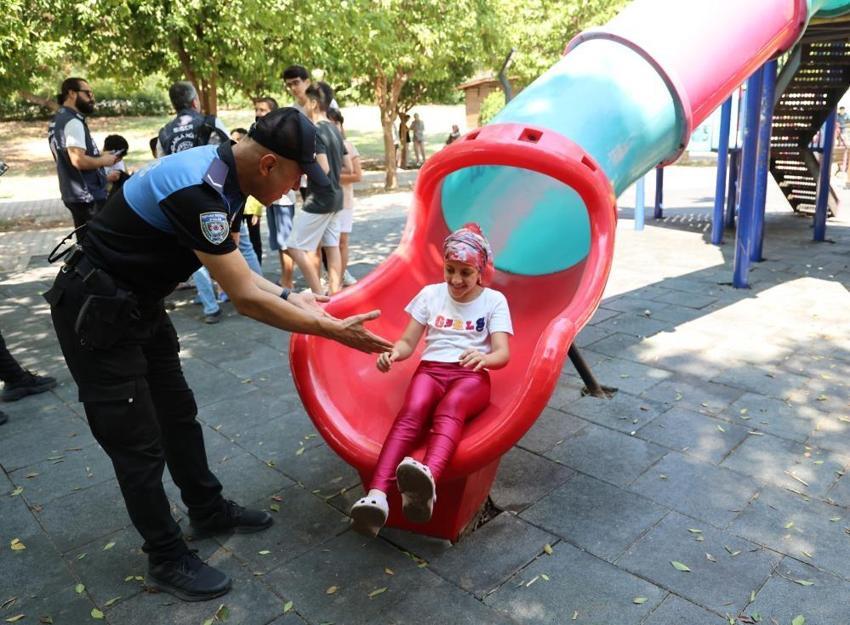 Adana'da dijital oyun bağımlılığına karşı farkındalık seferberliği! Kapı kapı dolaşıldı