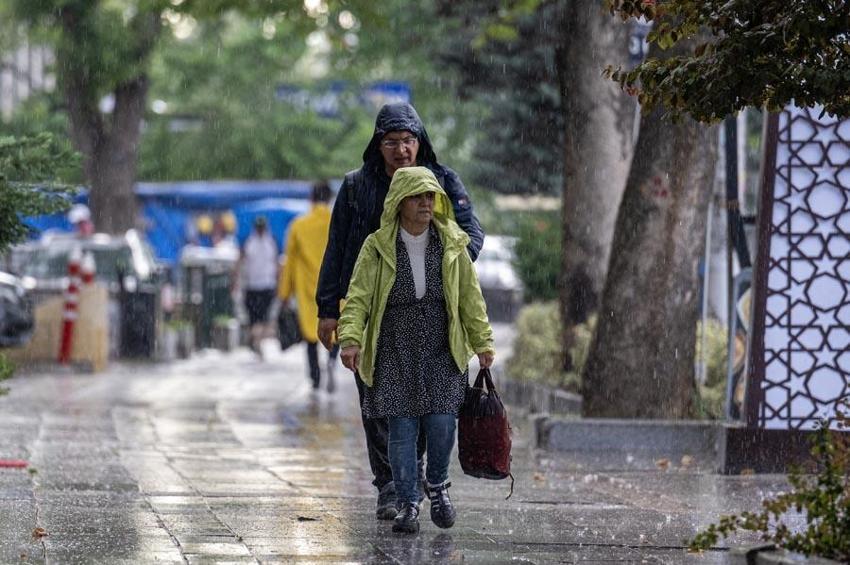 Hafta sonu hava nasıl olacak? Meteoroloji saat vererek uyardı: Toz aşımı ve sağanak yağış geliyor