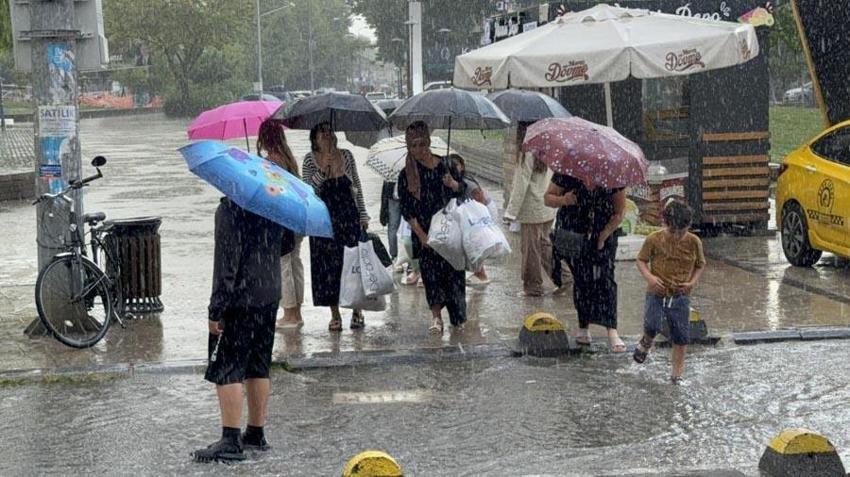 Hafta sonu hava nasıl olacak? Meteoroloji saat vererek uyardı: Toz aşımı ve sağanak yağış geliyor