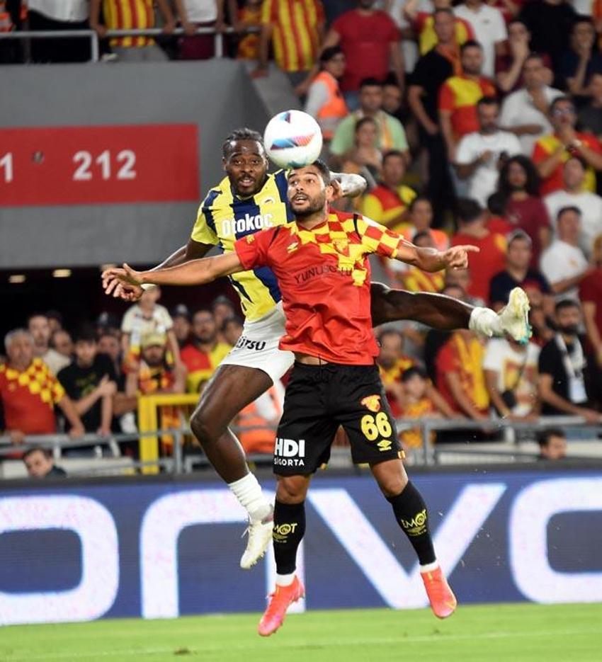 Göztepe Fenerbahçe maçında 2-0 öne geçen Kanarya galibiyeti koruyamadı