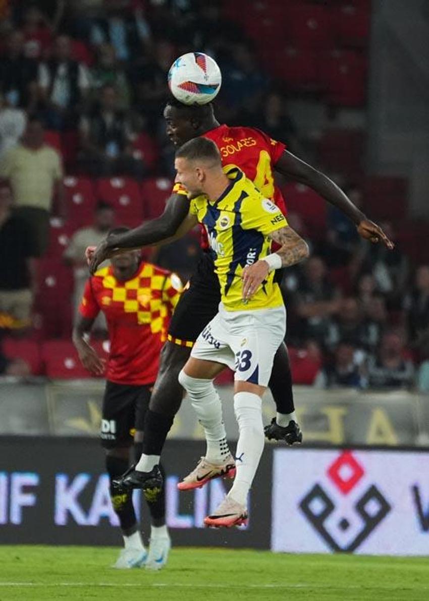 Göztepe Fenerbahçe maçında 2-0 öne geçen Kanarya galibiyeti koruyamadı