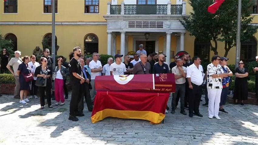 Aydemir Akbaş son yolculuğuna uğurlandı! İbrahim Tatlıses gözyaşlarına boğuldu 