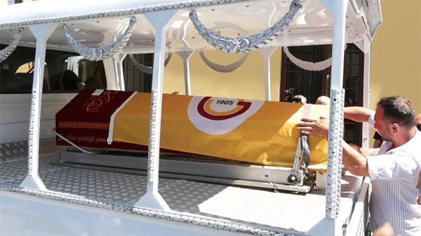 Aydemir Akbaş son yolculuğuna uğurlandı! İbrahim Tatlıses gözyaşlarına boğuldu 