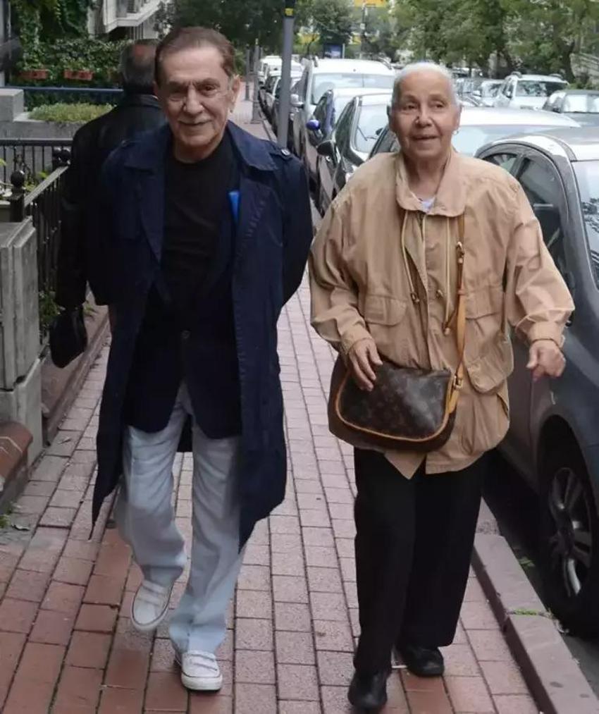 Aydemir Akbaş son yolculuğuna uğurlandı! İbrahim Tatlıses gözyaşlarına boğuldu 