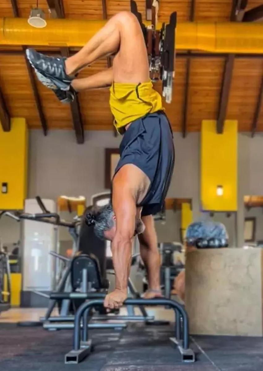 Selim Bayraktar'dan Çeşme'de kitesurf şov!