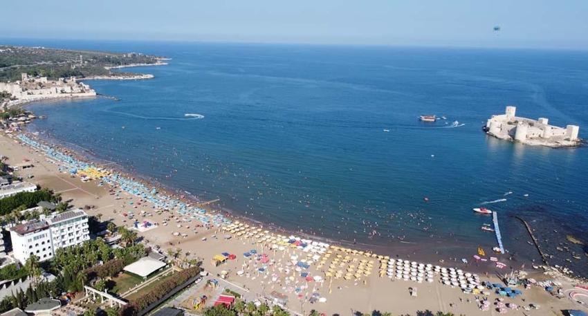 Ne Çeşme ne de Bodrum tatilciler tarihi plaja akın etti! Rus turistler yoğun ilgi gösterdi