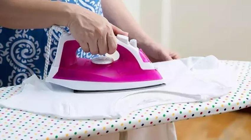 Alüminyum folyoyla ütü mü! Yok artık, tüm kıyafetler jilet gibi kırışıksız oluyor!