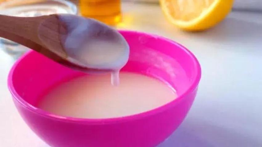Kırışık azaltmak için yumurta akı tarifi! Görevi sadece kek kabartmak değilmiş