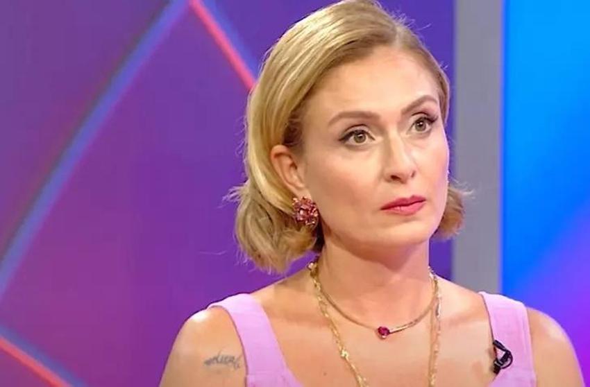 Eti böreği bıraktı, incecik kaldı! Ceyda Düvenci son halini bikinili pozlarla paylaştı
