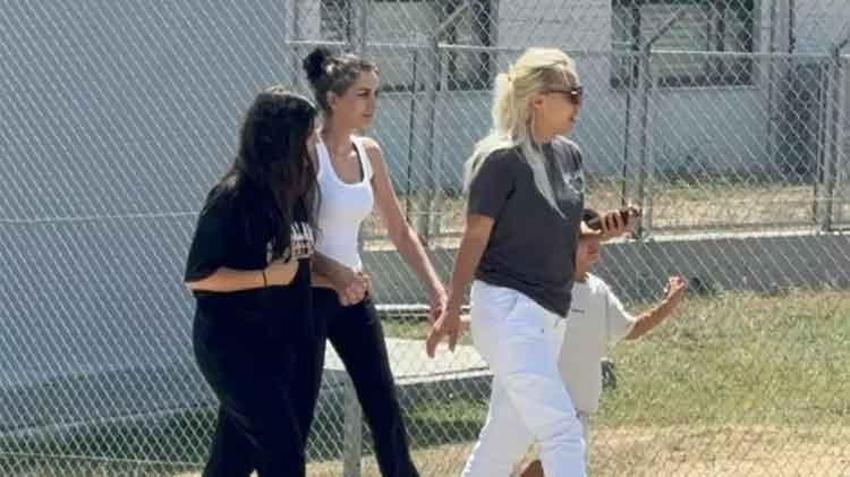 Tahliye olan Dilan Polat'tan ilk ziyaret! Araca biner binmez ağladı 'Durumu hiç iyi değil'