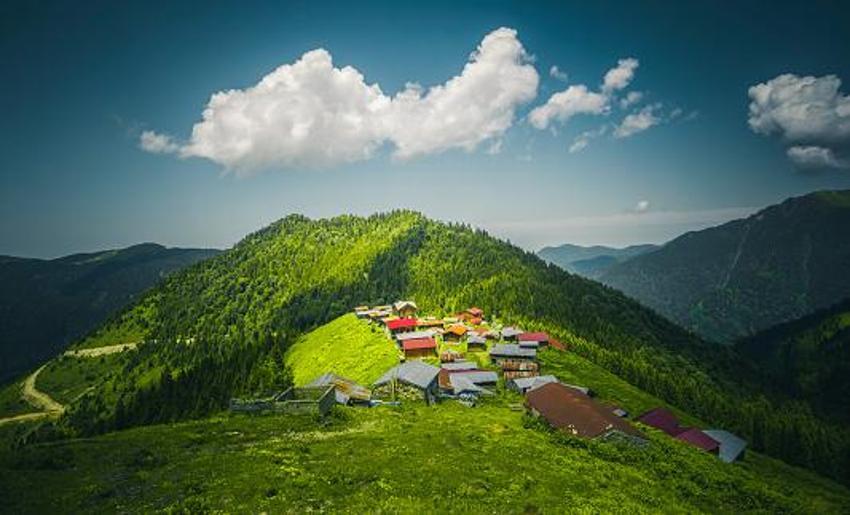 Tatil tercihleri değişti! Ege'ye gidemeyen Karadeniz'e koştu, 5 gece 7 bin TL