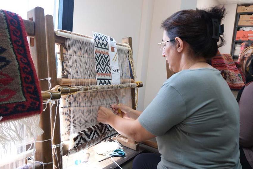 Adana'da deprem korkusu meslek sahibi yaptı