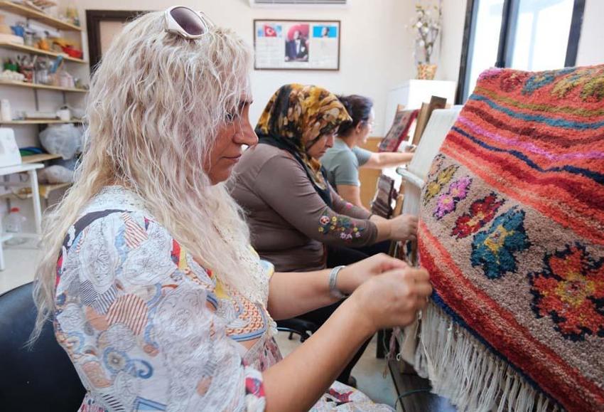 Adana'da deprem korkusu meslek sahibi yaptı