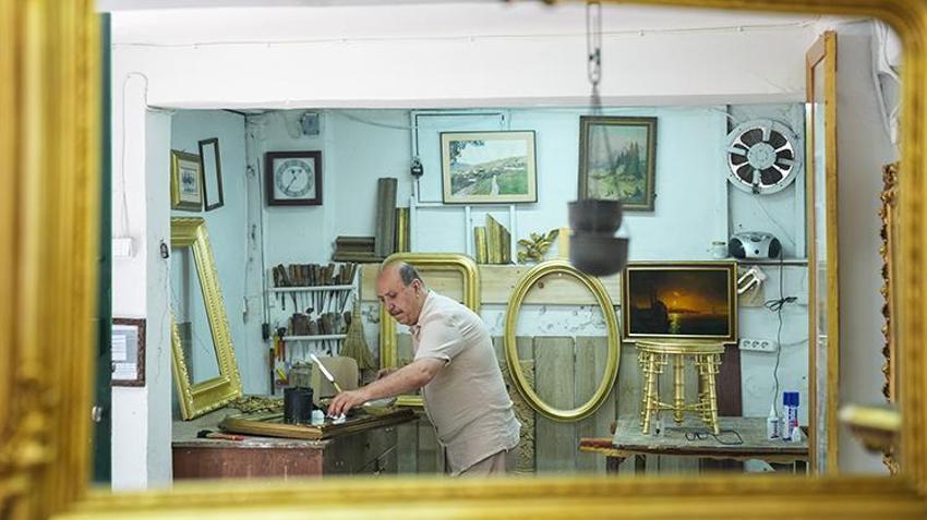 12 yaşından beri ahşapları nakış gibi işliyor: İstanbul'un son varak ustası yetiştirecek çırak bulamıyor