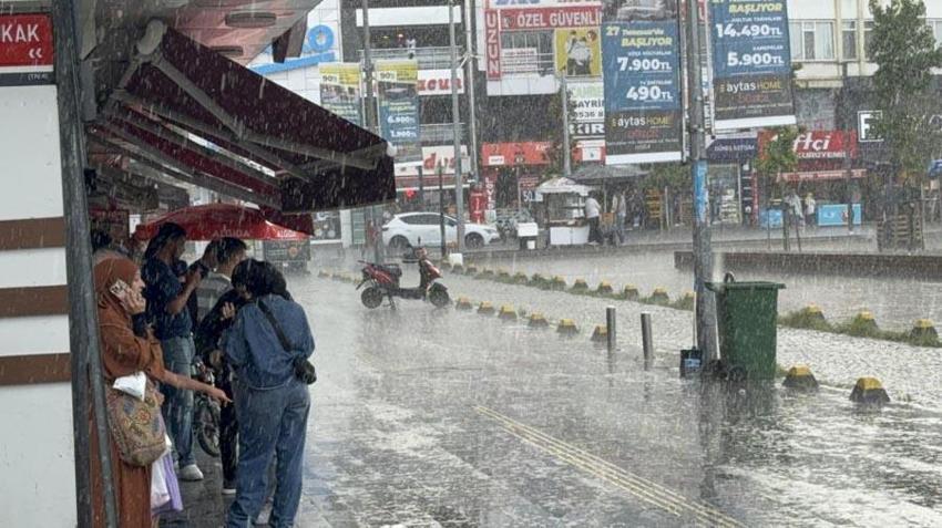 Meteoroloji 18 ili tek tek uyardı: Gök gürültülü sağanak yağışlar ve kuvvetli rüzgar geliyor