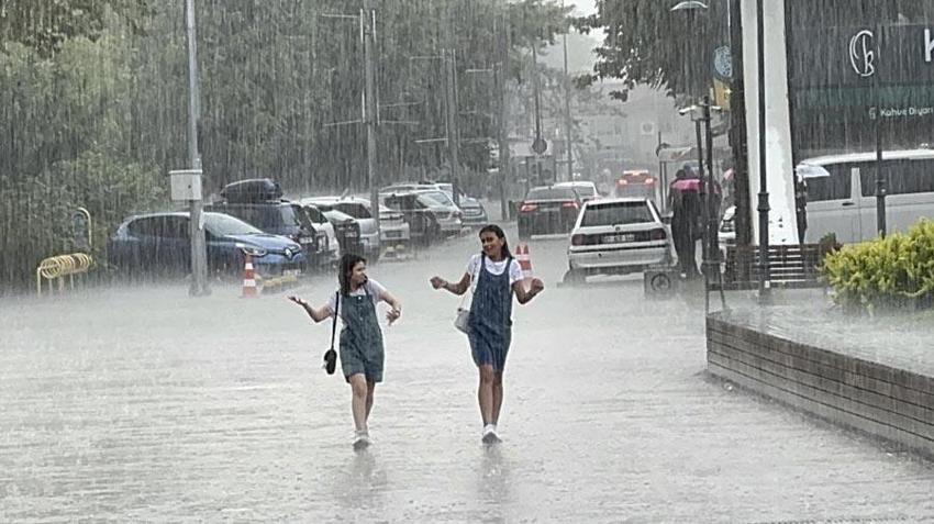 Meteoroloji 18 ili tek tek uyardı: Gök gürültülü sağanak yağışlar ve kuvvetli rüzgar geliyor