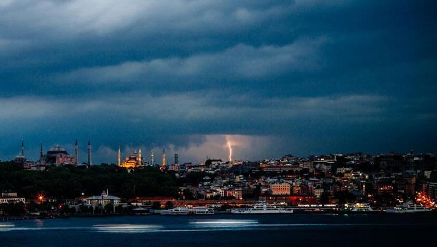 Gök gürültülü sağanak yağışlar ve kuvvetler rüzgar yurdu serinletiyor! Meteoroloji su taşkını ve sele karşı illeri tek tek uyardı