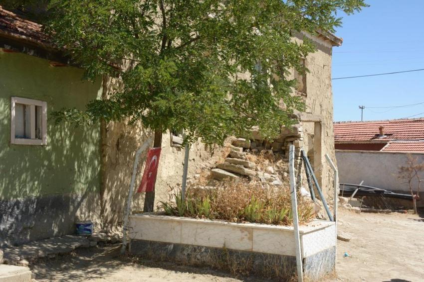 Bu köyde 600 şehidin mezarı var! Evlerinin avlusunda 103 yıllık şehit yatıyor