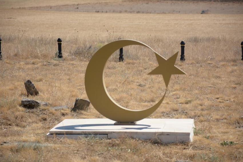 Bu köyde 600 şehidin mezarı var! Evlerinin avlusunda 103 yıllık şehit yatıyor