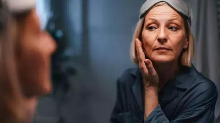 Cilt kırışıklığı uyukudayken geçiyor! Bu pozisyonda uyumak etkisini gösteriyor