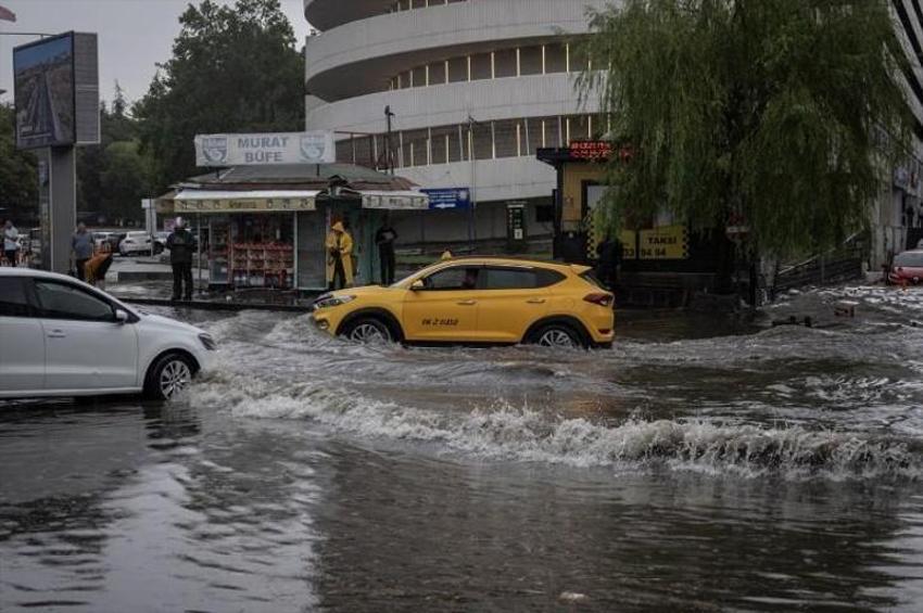 Meteoroloji'den birçok il için alarm verildi! Yollar göle döndü, ev ve iş yerlerini su bastı