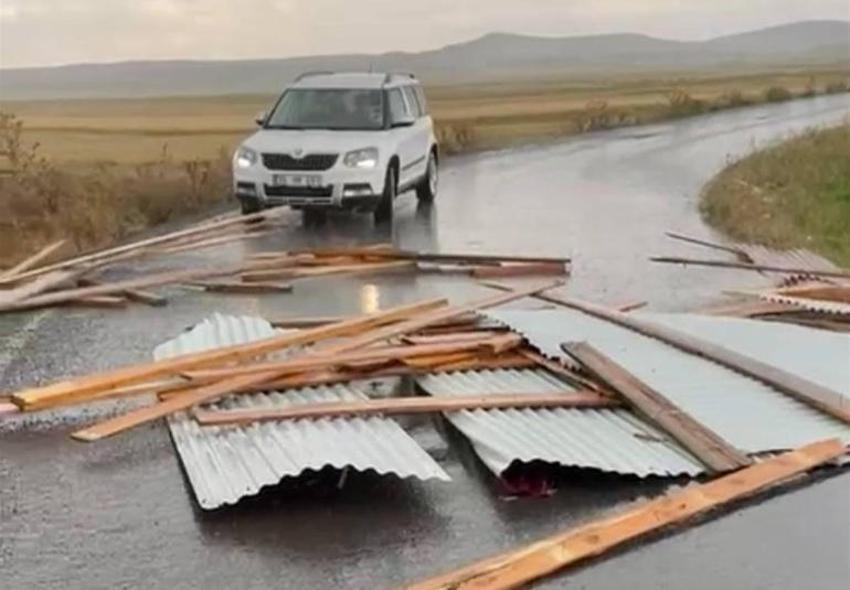 Meteoroloji'den birçok il için alarm verildi! Yollar göle döndü, ev ve iş yerlerini su bastı