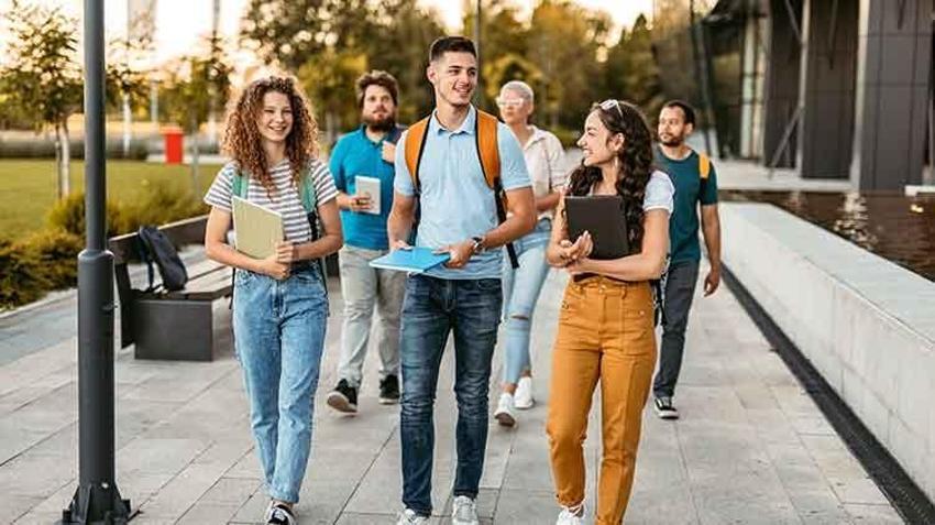 Dolandırıcıların yeni hedefi üniversiteliler oldu! SMS'le öğrencileri tuzağa düşürüyorlar