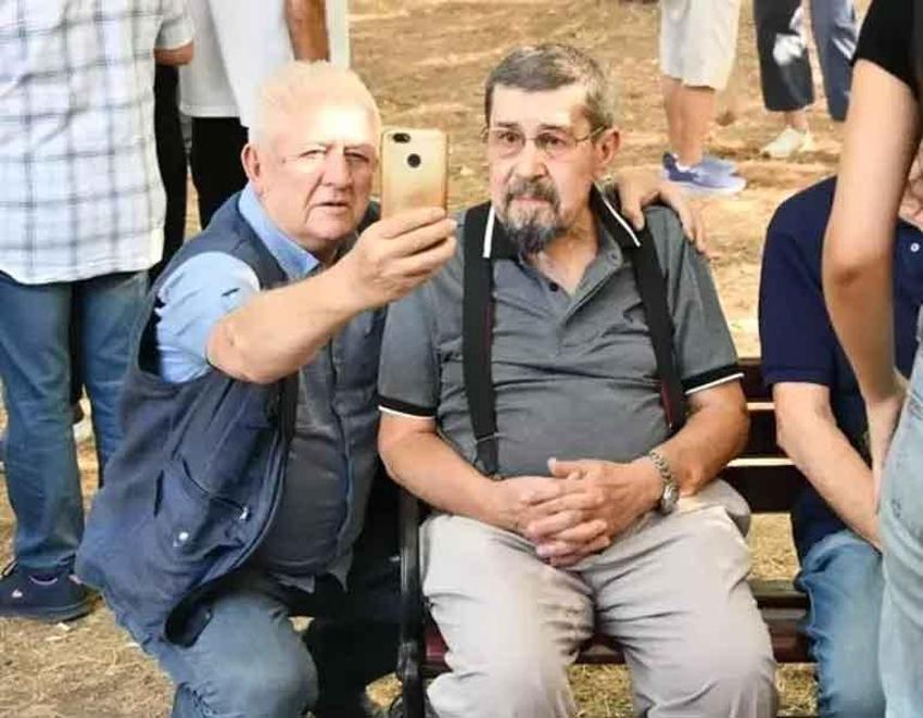 Usta sanatçı Cihat Tamer evlat acısıyla sarsıldı! Cenaze töreninde tepki çeken görüntü