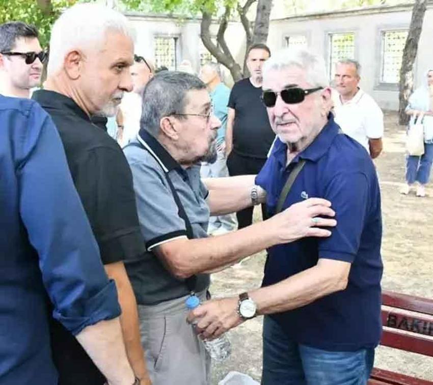 Usta sanatçı Cihat Tamer evlat acısıyla sarsıldı! Cenaze töreninde tepki çeken görüntü