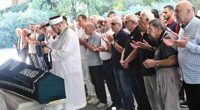 Usta sanatçı Cihat Tamer evlat acısıyla sarsıldı! Cenaze töreninde tepki çeken görüntü
