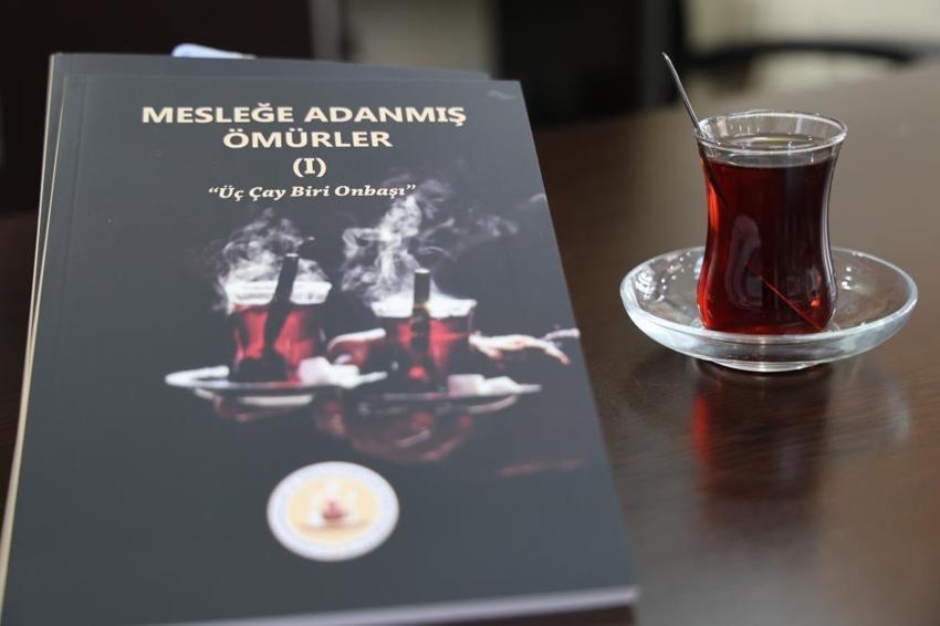 Elazığ'da mesleğinde 30 yılı aşmış esnafların hayatı kitap oldu: Hâtıraları tek tek kayıt altında