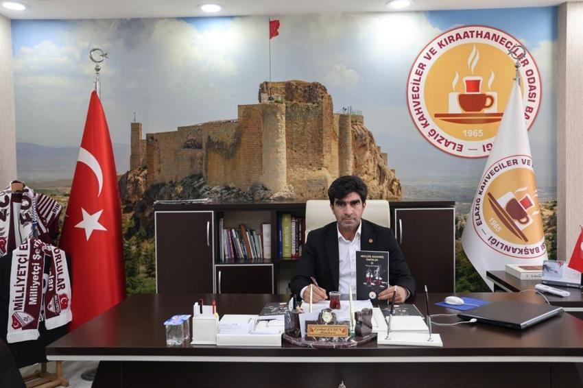 Elazığ'da mesleğinde 30 yılı aşmış esnafların hayatı kitap oldu: Hâtıraları tek tek kayıt altında