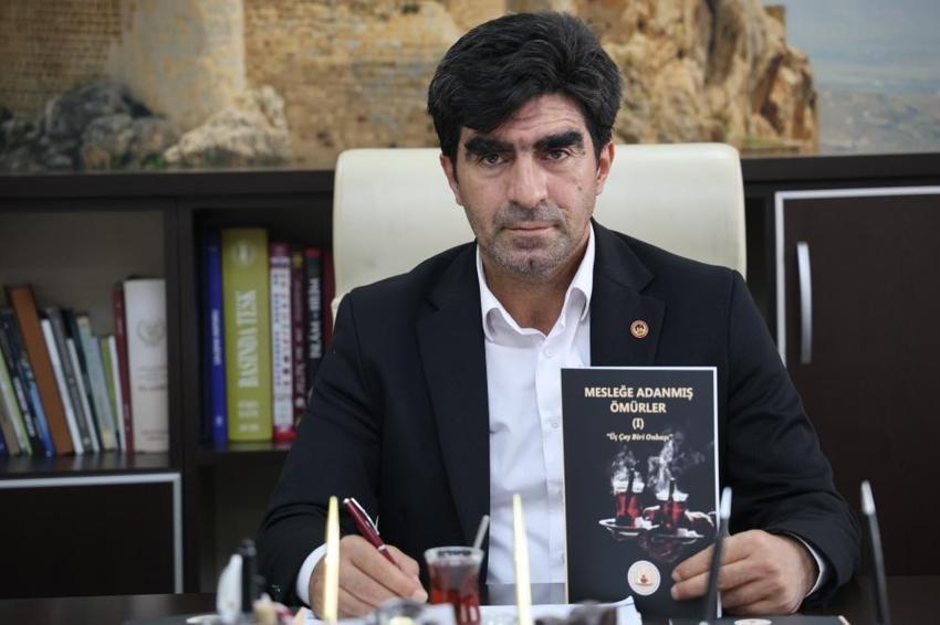 Elazığ'da mesleğinde 30 yılı aşmış esnafların hayatı kitap oldu: Hâtıraları tek tek kayıt altında
