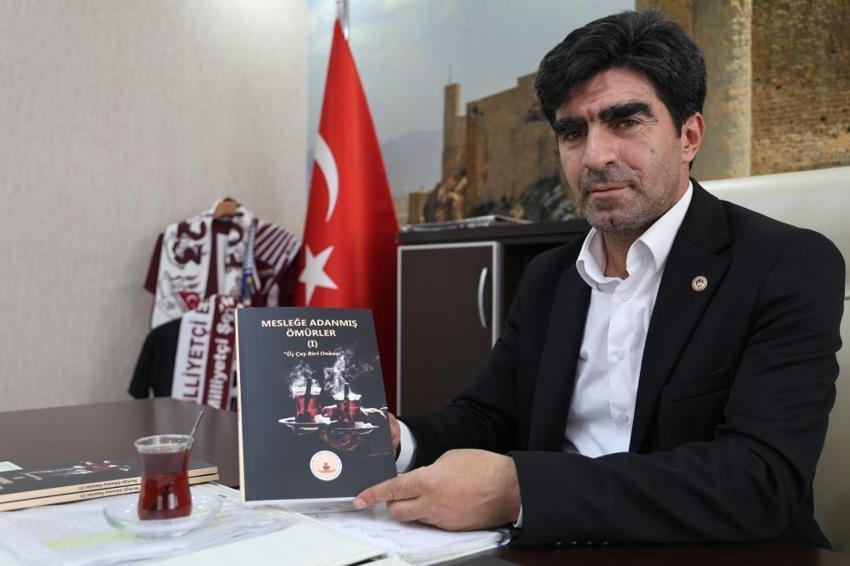 Elazığ'da mesleğinde 30 yılı aşmış esnafların hayatı kitap oldu: Hâtıraları tek tek kayıt altında
